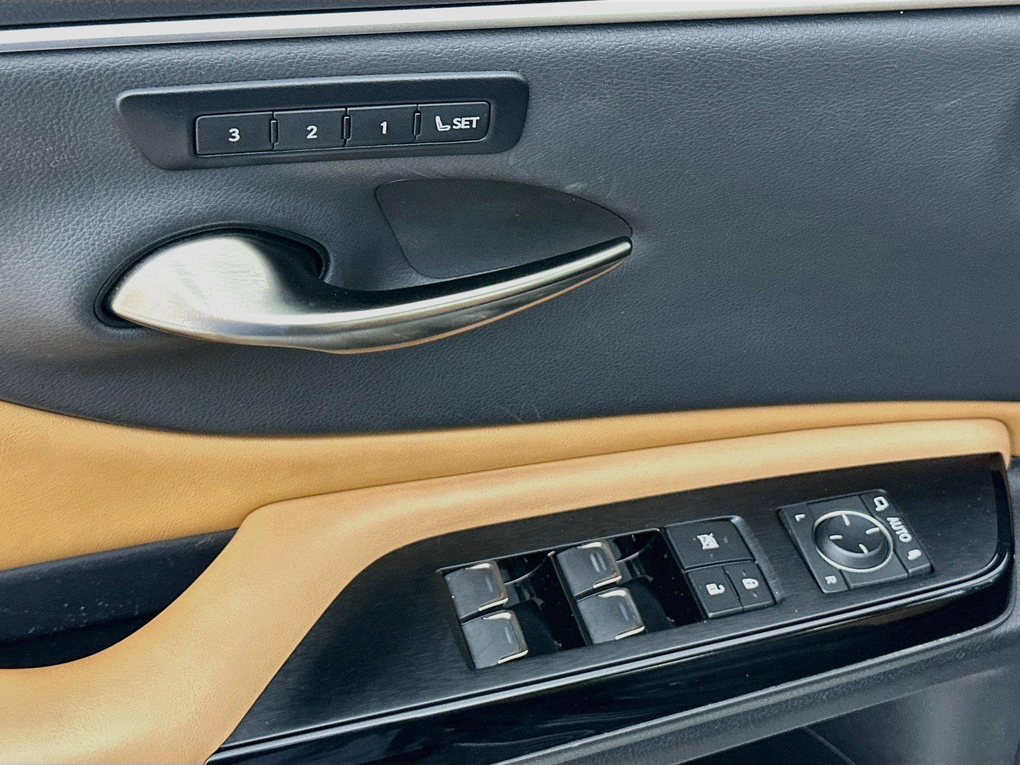 Used 2024 Lexus ES 350 w/ Premium Package FWD image 15
