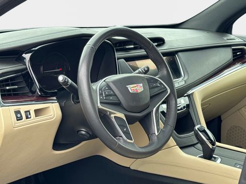 Used 2017 Cadillac XT5 Luxury image 12