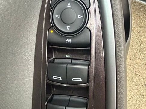 Used 2020 Chevrolet Malibu LS image 25