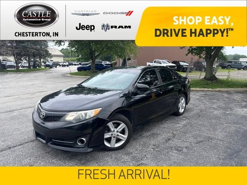 Used 2012 Toyota Camry SE FWD image 1