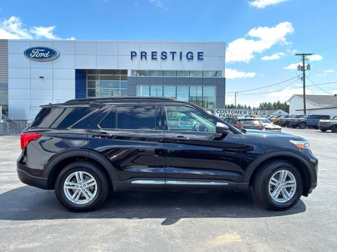 Certified 2022 Ford Explorer XLT w/ Equipment Group 202A AWD/4WD image 9