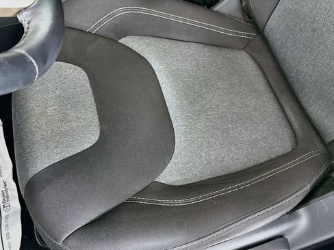 Used 2018 Jeep Cherokee Latitude w/ Altitude Package FWD image 19