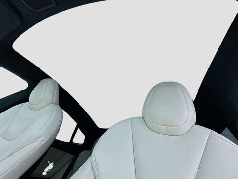 Used 2020 Tesla Model S Long Range Plus image 14