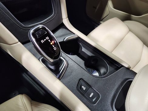 Used 2018 Cadillac XT5 Premium Luxury FWD image 40