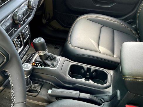 Certified 2025 Jeep Gladiator Sport image 13