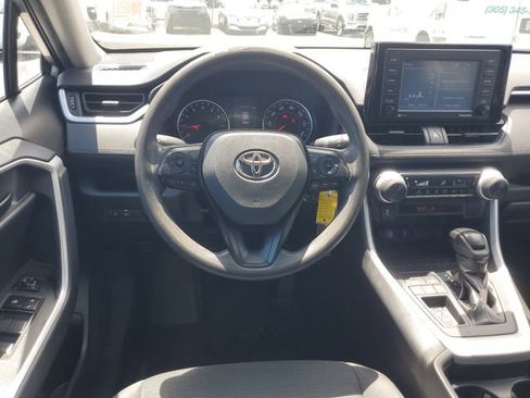 Used 2021 Toyota RAV4 LE FWD image 9
