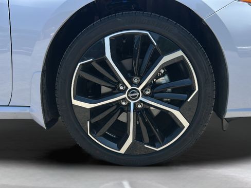 Used 2025 Nissan Altima 2.5 SR w/ SR Premium Package FWD image 29