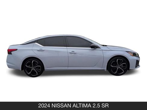 Used 2024 Nissan Altima 2.5 SR w/ SR Premium Package FWD image 6