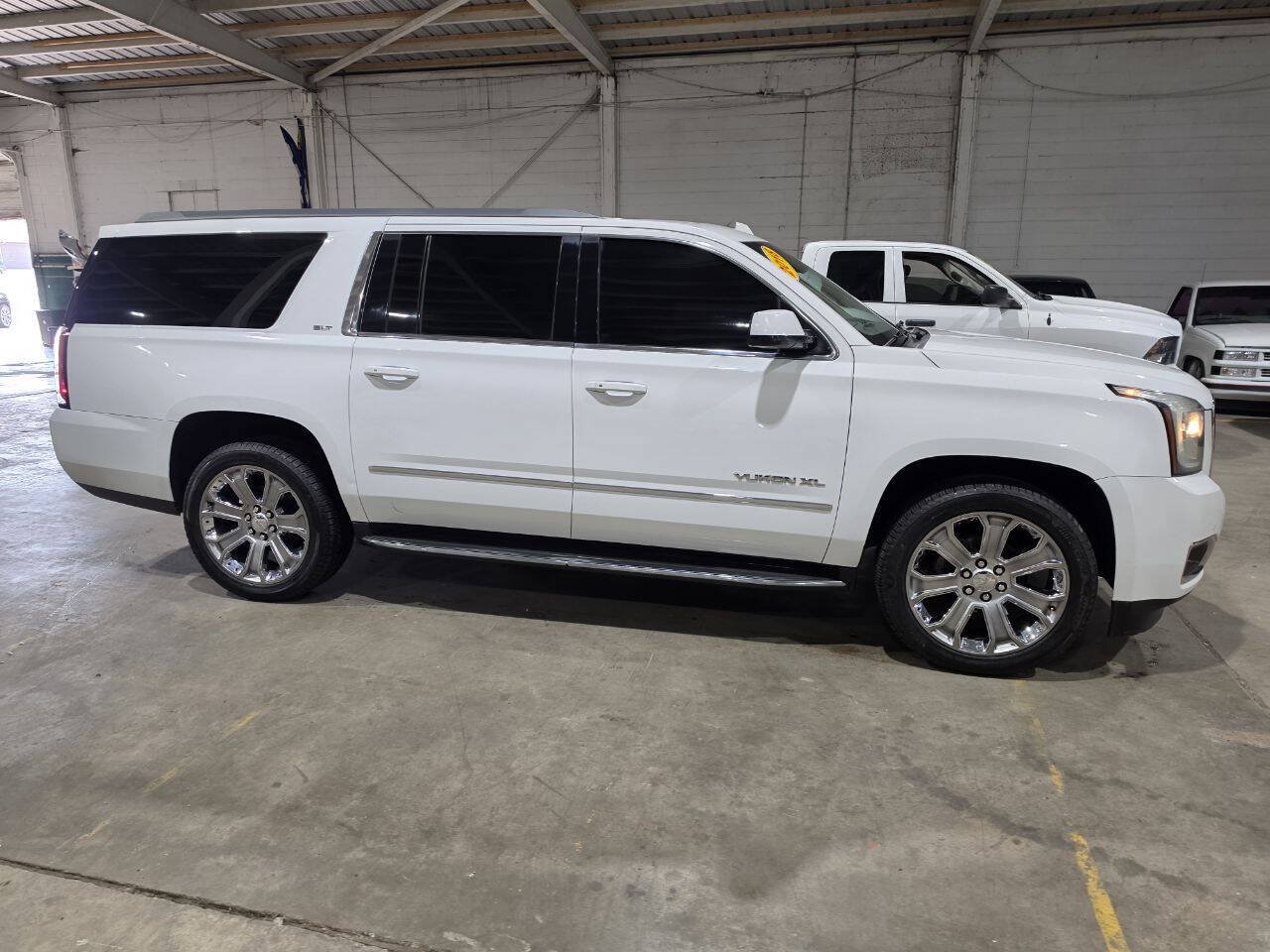 Used 2018 GMC Yukon XL SLT w/ Premium Edition AWD/4WD image 16