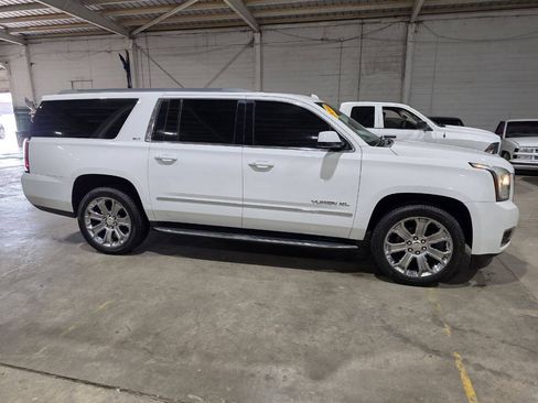 Used 2018 GMC Yukon XL SLT w/ Premium Edition AWD/4WD image 16
