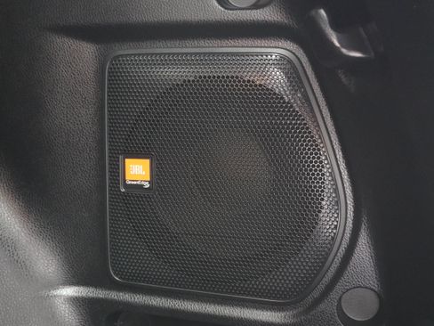 Used 2018 Toyota RAV4 Limited FWD image 16
