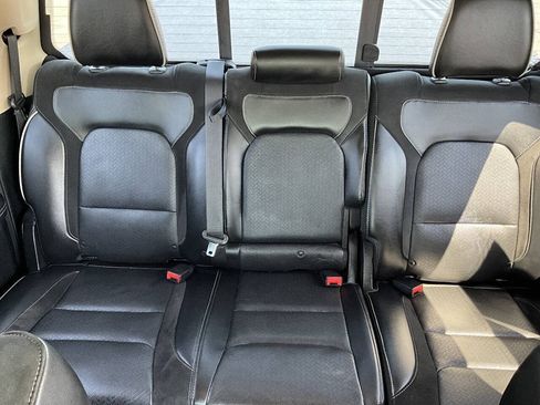 Used 2019 RAM 1500 Laramie AWD/4WD image 14