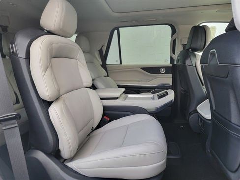 New 2025 Lincoln Navigator Reserve image 23
