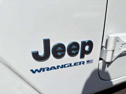 Used 2024 Jeep Wrangler Unlimited w/ Convenience Group AWD/4WD image 85