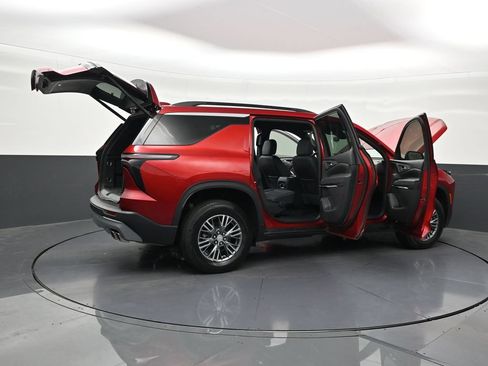 Used 2024 Chevrolet Traverse LT FWD image 33