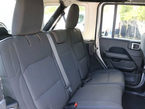 Used 2019 Jeep Wrangler Unlimited Sahara AWD/4WD image 18