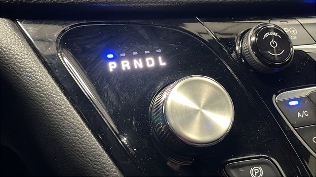 Used 2024 Chrysler Pacifica Limited FWD image 18