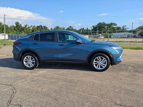 Used 2024 Buick Envista Preferred w/ Convenience II Package FWD image 3
