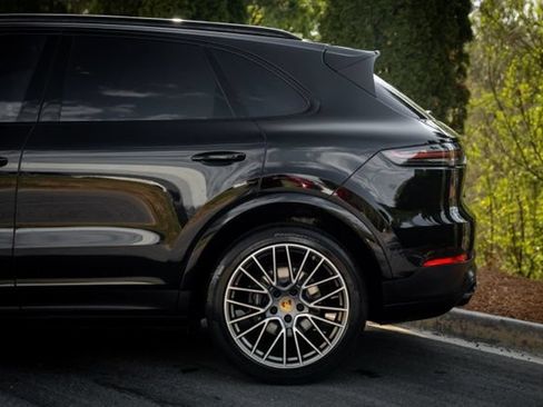 Used 2023 Porsche Cayenne Platinum Edition AWD/4WD image 11