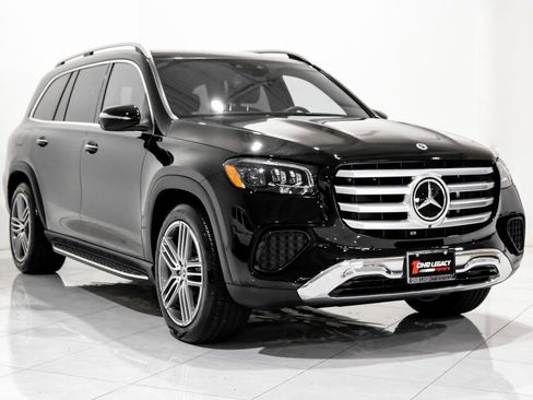 Used 2024 Mercedes-Benz GLS 450 4MATIC image 3