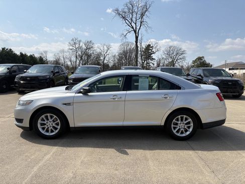 Used 2014 Ford Taurus SE image 19