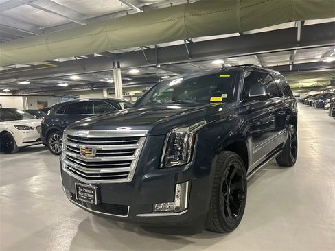 Used 2020 Cadillac Escalade Platinum image 5
