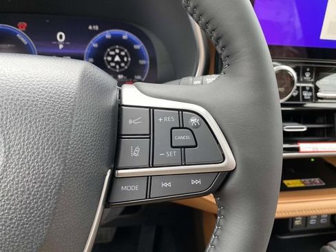 New 2026 Toyota Highlander Platinum AWD/4WD image 16