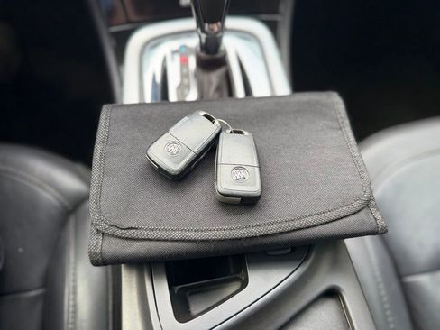 Used 2015 Buick Regal Premium FWD image 25