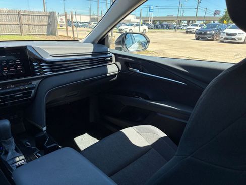 Used 2025 Toyota Camry LE FWD image 30
