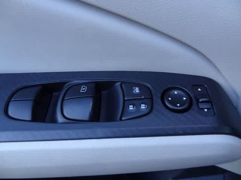 Used 2025 Nissan Altima 2.5 SV FWD image 15