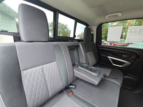 Used 2021 Nissan Titan SV w/ SV Convenience Package image 15