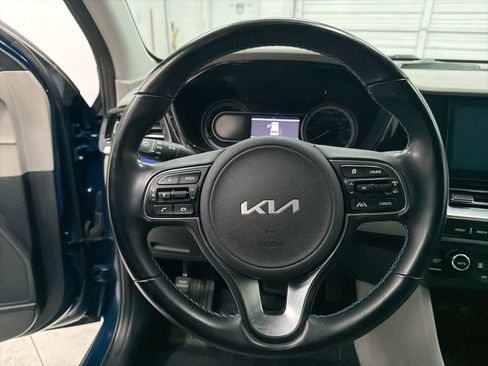 Used 2022 Kia Niro LXS image 16