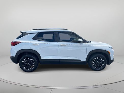 Used 2023 Chevrolet TrailBlazer LT image 2