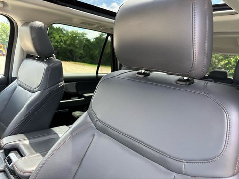 Used 2025 Ford Expedition Active AWD/4WD image 16