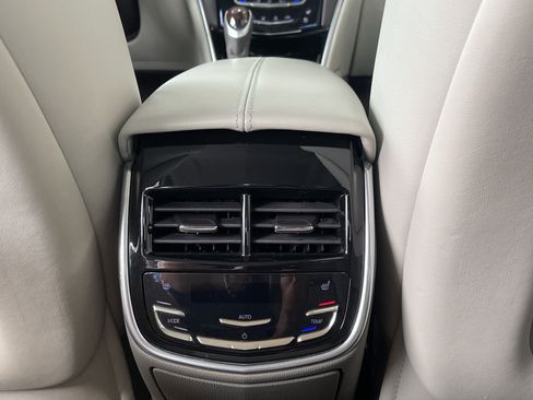 Used 2013 Cadillac XTS Platinum image 46