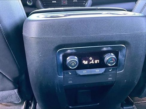 Used 2025 Chevrolet Suburban RST w/ RST Capability Package AWD/4WD image 10