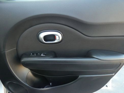 Used 2018 Kia Soul image 33