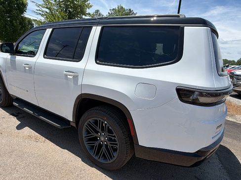 New 2026 Jeep Grand Wagoneer 4WD image 10