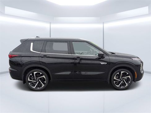 Used 2023 Mitsubishi Outlander 4WD Plug-In Hybrid image 3