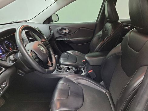 Used 2019 Jeep Cherokee Latitude Plus image 17