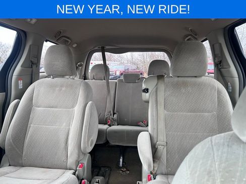Used 2017 Toyota Sienna LE w/ Outdoor Package image 12