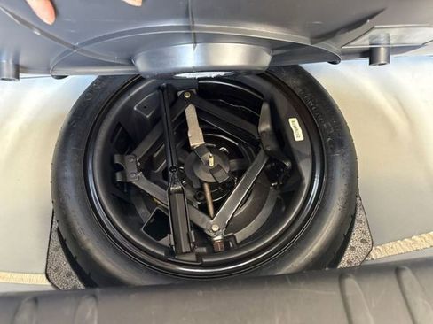 Used 2011 Buick Lucerne CXL image 94