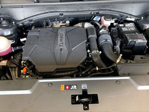Used 2025 Hyundai Santa Fe SEL FWD image 8