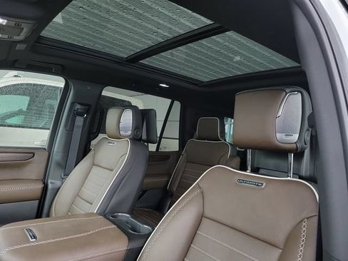 Used 2025 GMC Yukon Denali Ultimate AWD/4WD image 7