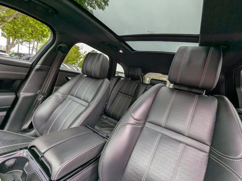 Used 2019 Land Rover Range Rover Velar R-Dynamic SE image 12