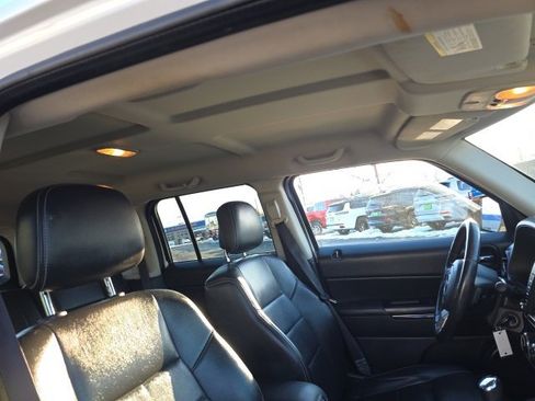 Used 2014 Jeep Patriot Limited image 30