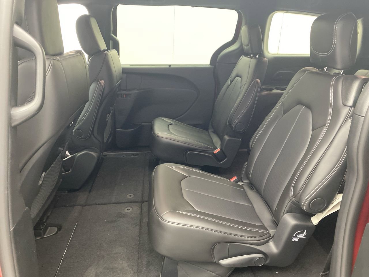New 2027 Chrysler Pacifica Select w/ Family Tech Group AWD/4WD image 22