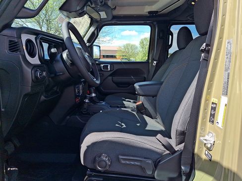 Used 2026 Jeep Gladiator Sport AWD/4WD image 10