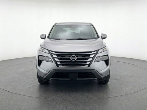 Used 2025 Nissan Rogue SV image 2