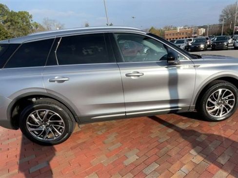 Used 2022 Lincoln Corsair FWD image 2